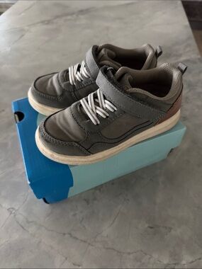 Stride rite Nate sneaker grey 9